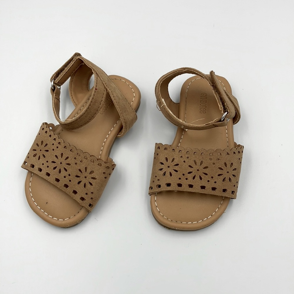 1/$5, 3/$12, 5/$15 Summer Perforated Open Toe Flat Sandals by Gymboree in Size 4